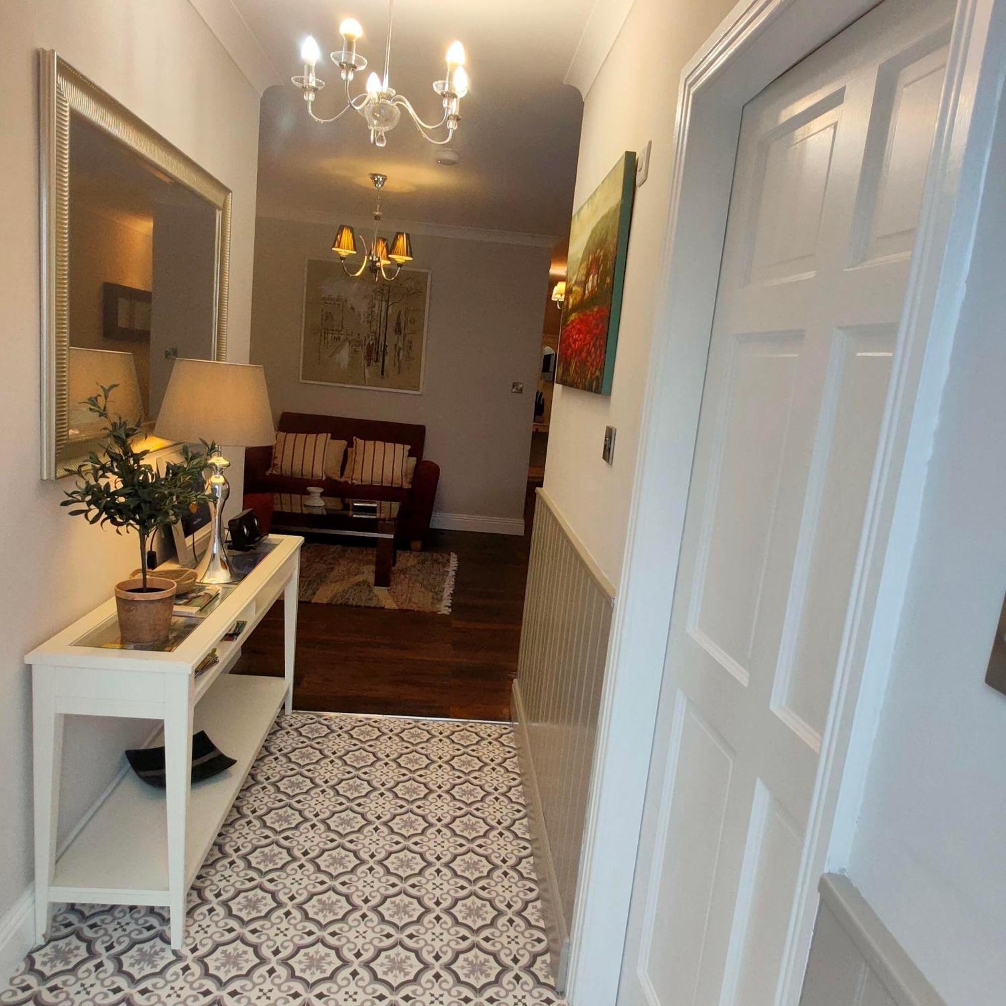 Russell Mews Daire Ennis Dış mekan fotoğraf